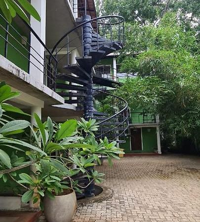 Le Tamarin Guest House Auroville Exterior foto